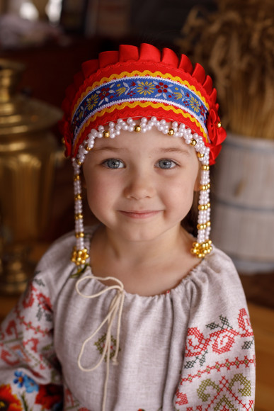 Кокошник "ИННА" красный-разноцветный